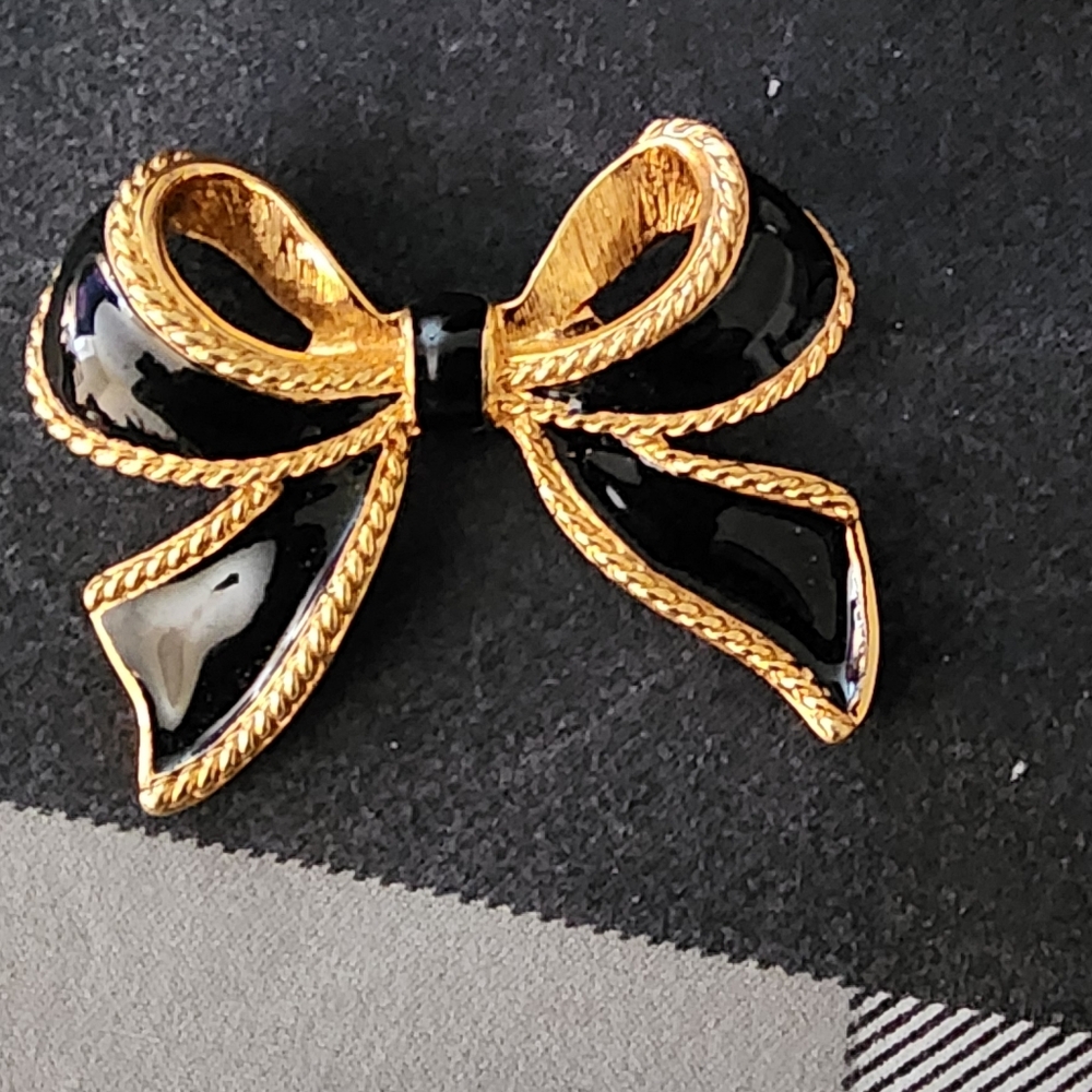 Avon KJL Black Bow Kenneth Jay Lane 1987 Camelot Collection Necklace Enhancer